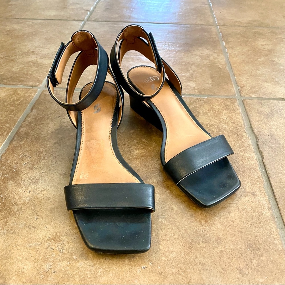 Sarto Black Leather Sandals 7.5